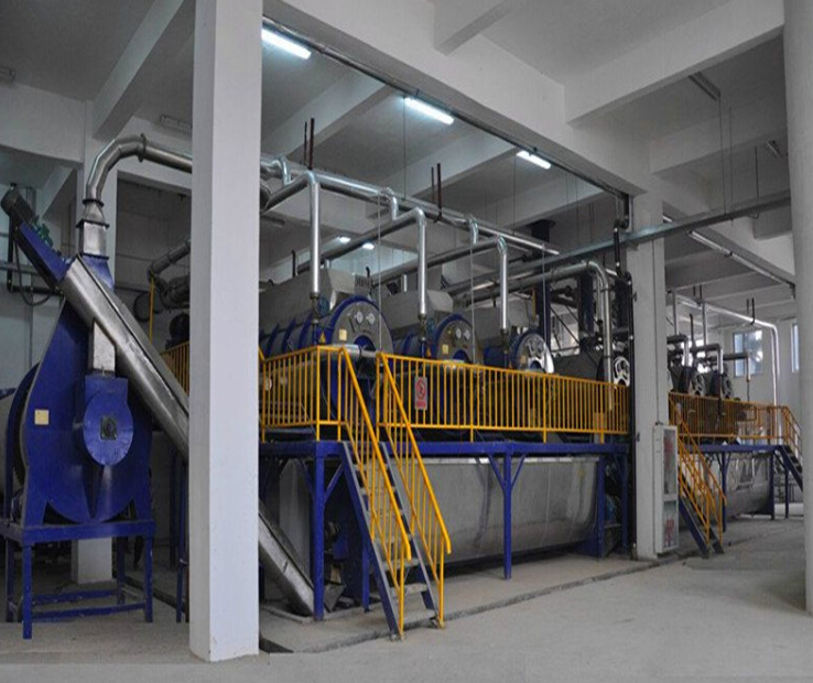 Animal oil vacuum refining